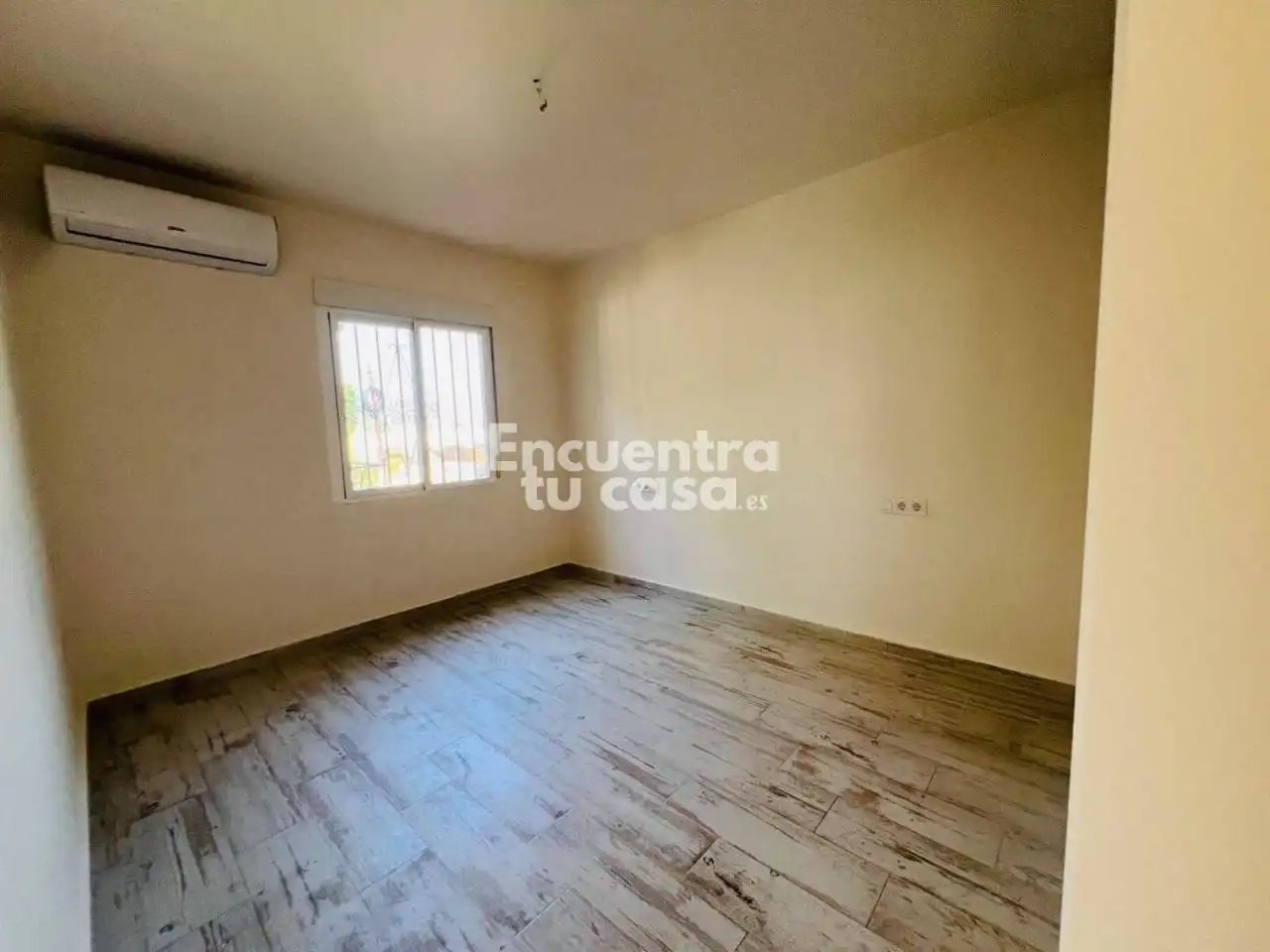 Habitación de Casa o chalet de alquiler en L'Alfàs del Pi con Aire acondicionado, Calefacción y Jardín privado