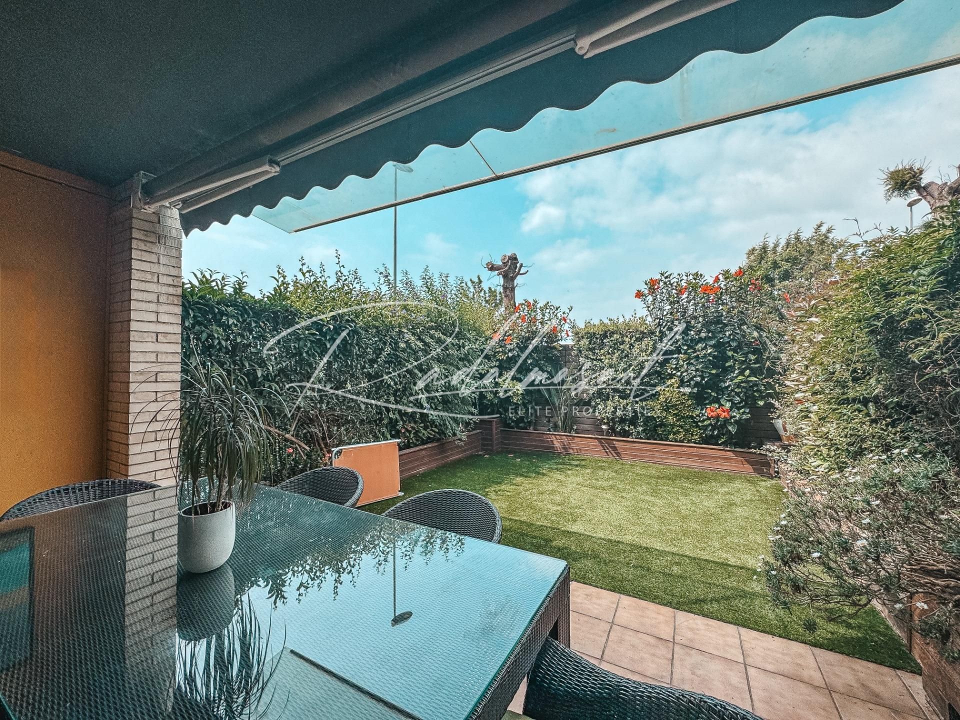 Terrassa de Casa adosada en venda en Cambrils amb Aire condicionat, Calefacció i Jardí privat