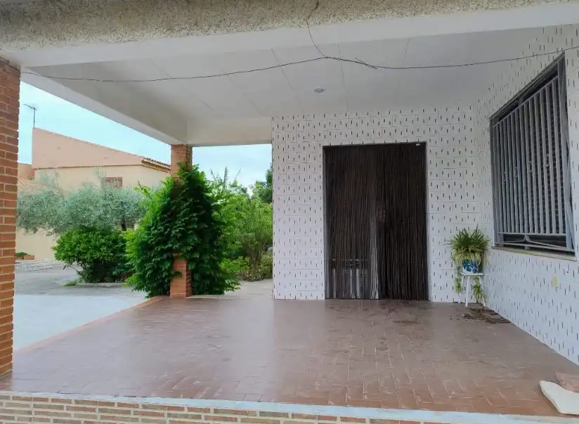 Haus oder Chalet zum Verkauf in Almazora / Almassora mit Privatgarten, Terrasse und Möbliert