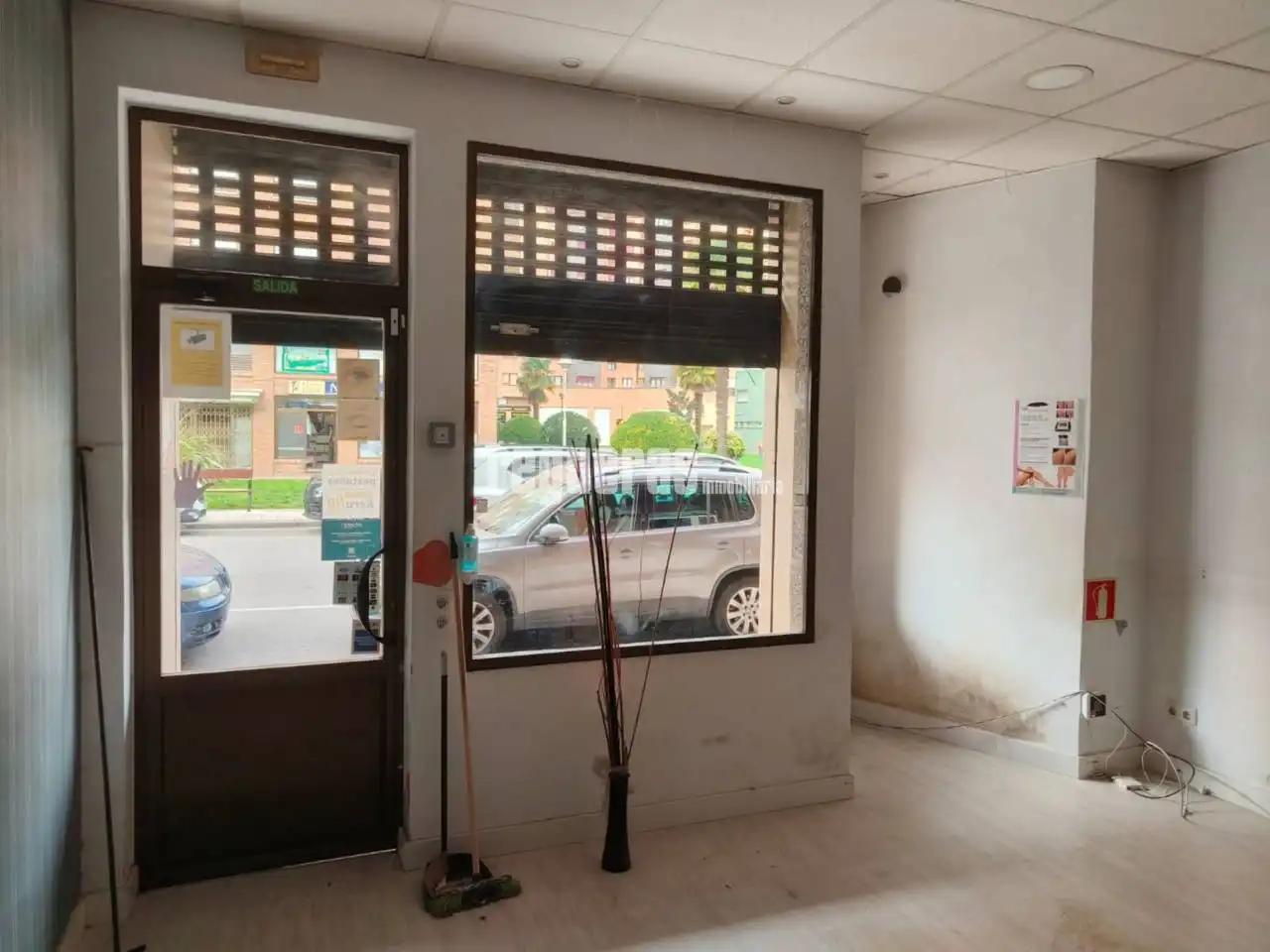 Business premises to rent in Calle castillo de Gauzon 12, imagen 2