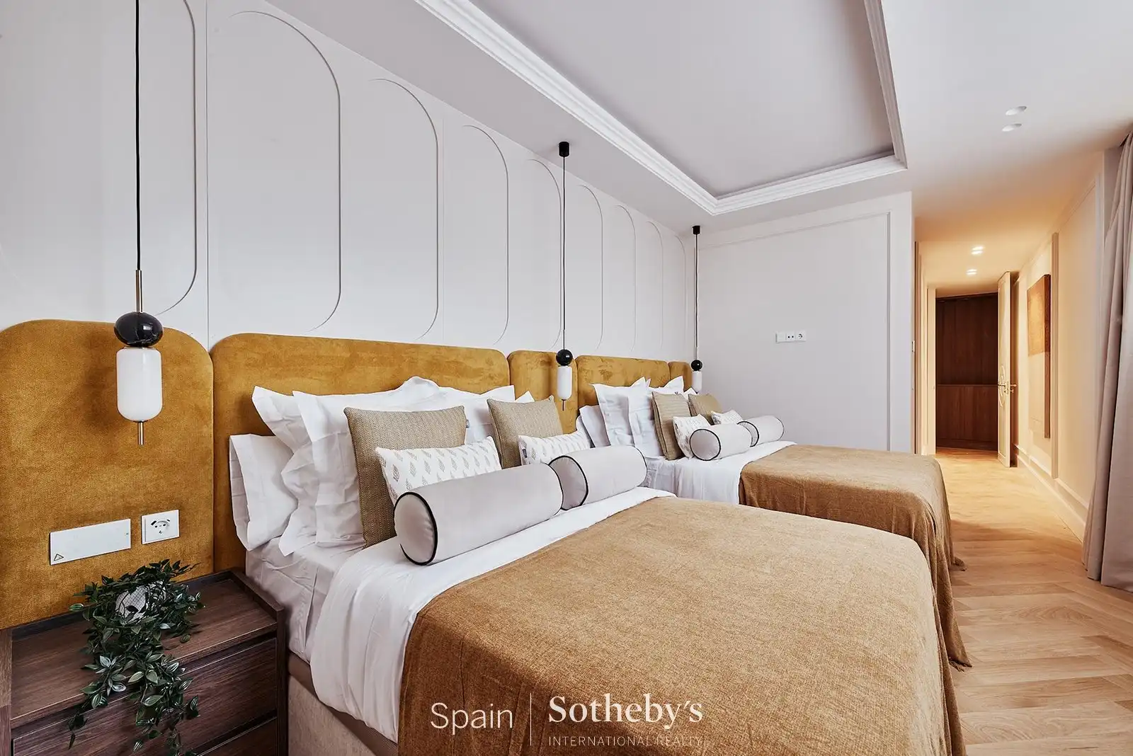 Bedroom of Apartments for sale in Madrid  with Air Conditioner, Terrace and Storage room