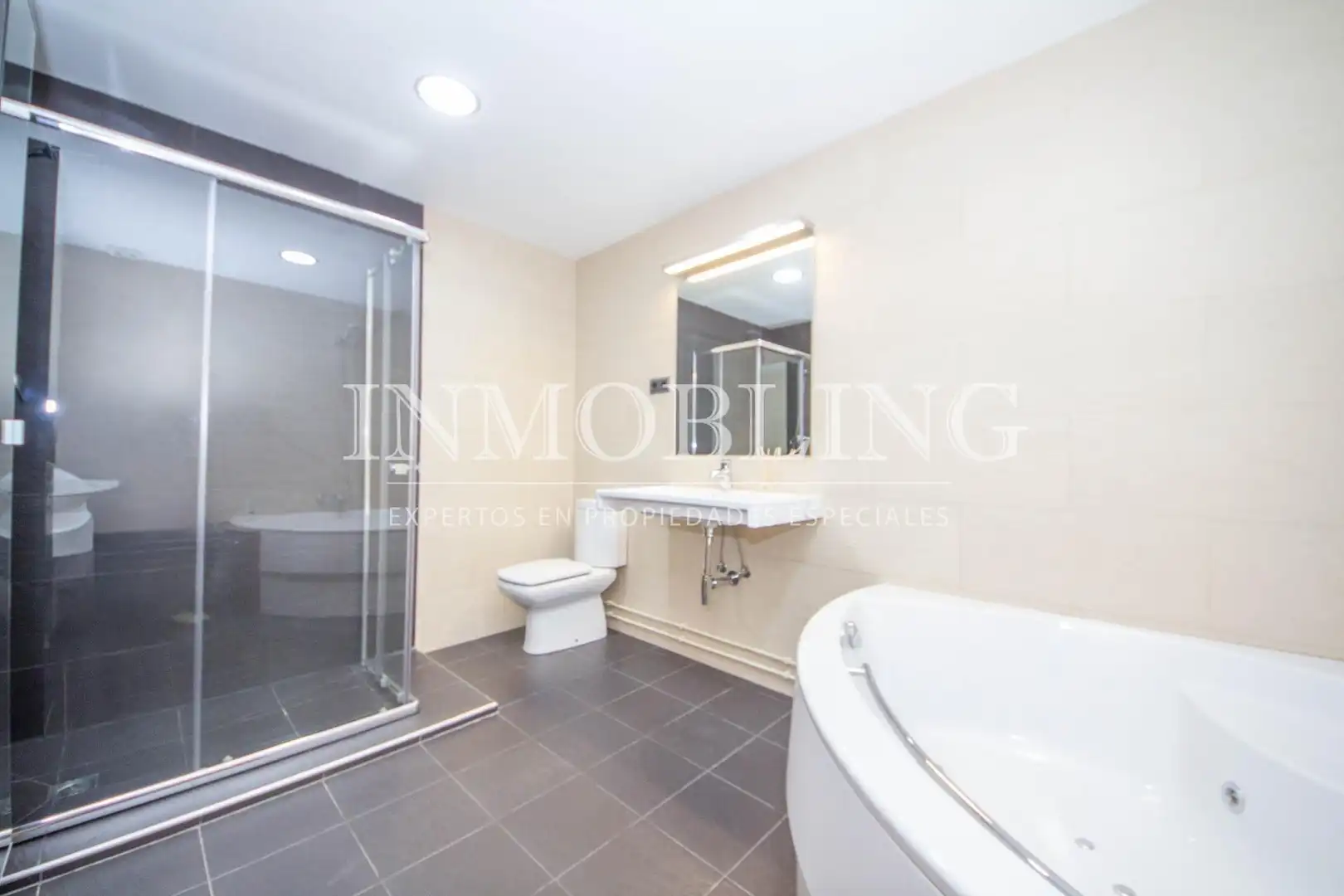 Baño de Piso de alquiler en Mataró con Aire acondicionado, Calefacción y Parquet