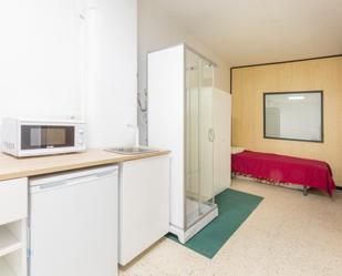 Bedroom of Apartment to share in  Barcelona Capital  with Air Conditioner