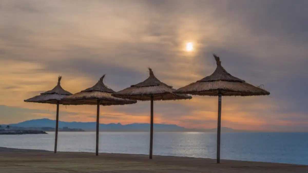 Erdgeschoss zum Verkauf in Fuengirola mit Klimaanlage, Privatgarten und Abstellraum