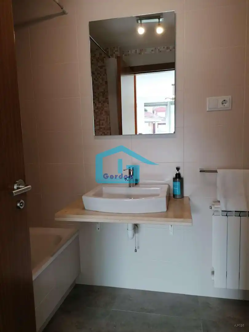 Bathroom of Flat for sale in Sanxenxo  with Air Conditioner, Heating and Terrace
