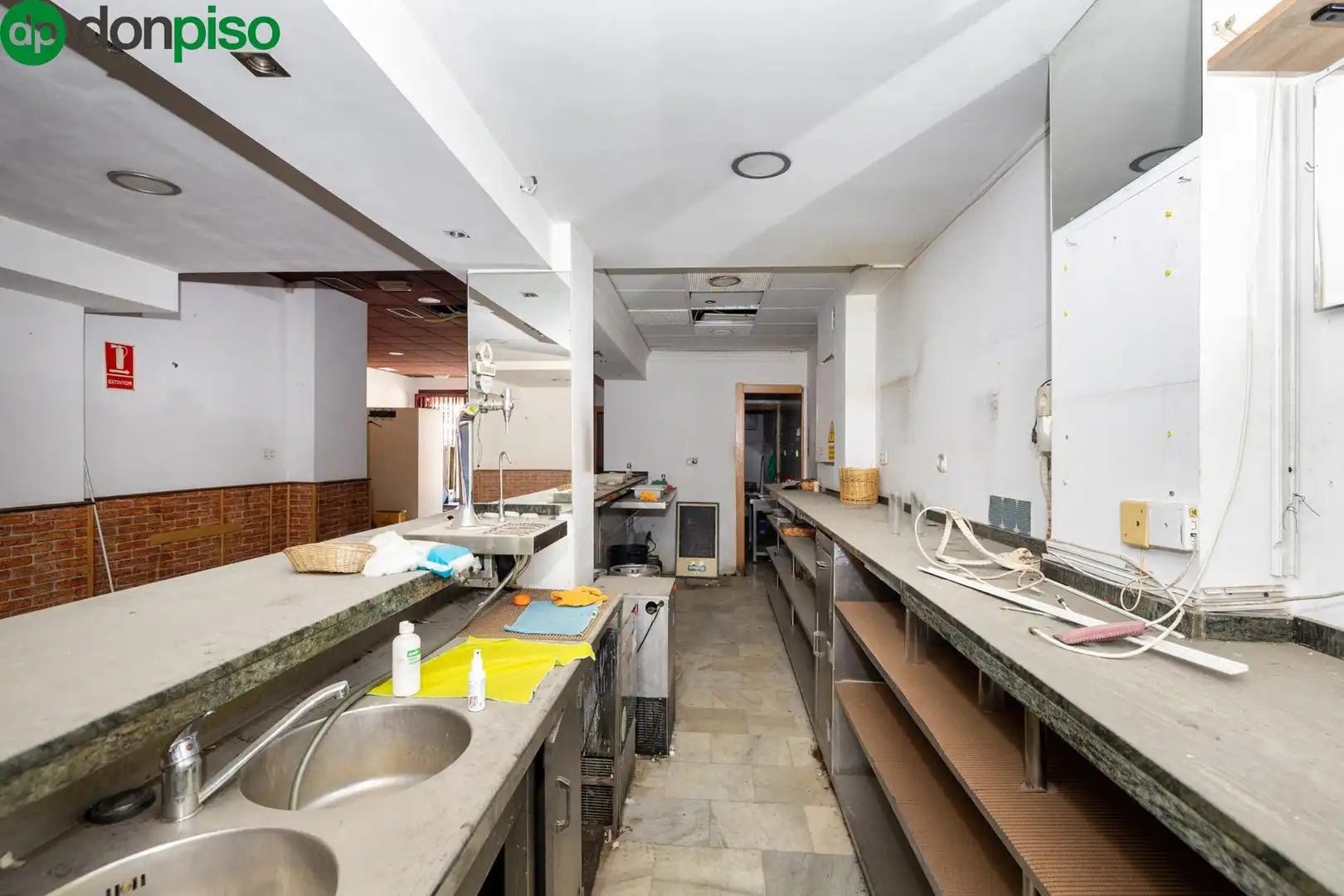 Local en venta en Avenida Avenida Juan Pablo II, 92, Joaquina Eguaras