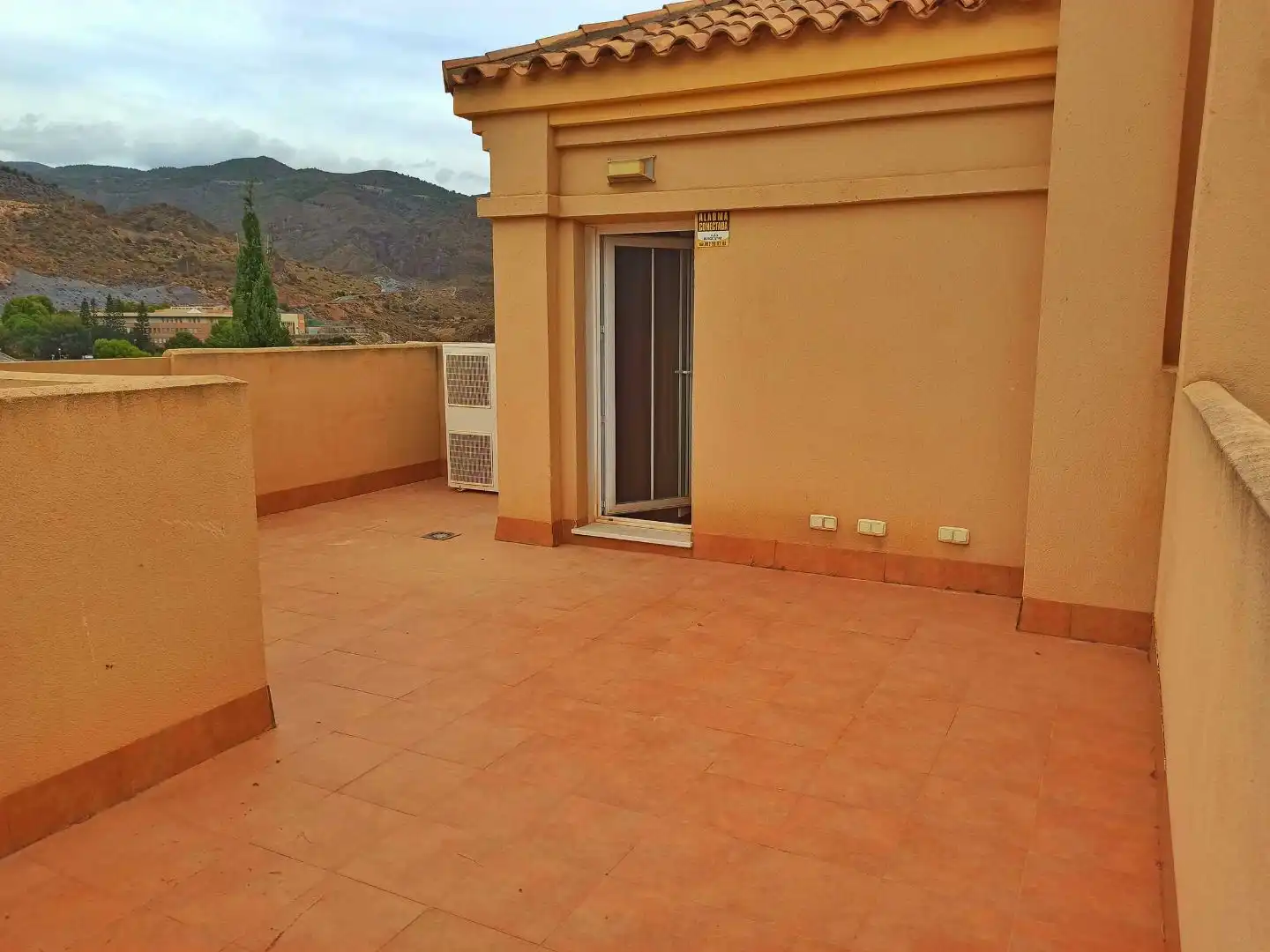 Terrasse von Einfamilien-Reihenhaus zum Verkauf in Vícar mit Klimaanlage und Terrasse