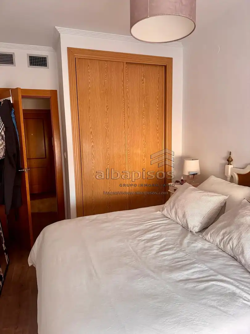 Habitación de Apartamento en venta en Albacete con Aire acondicionado, Calefacción y Amueblado