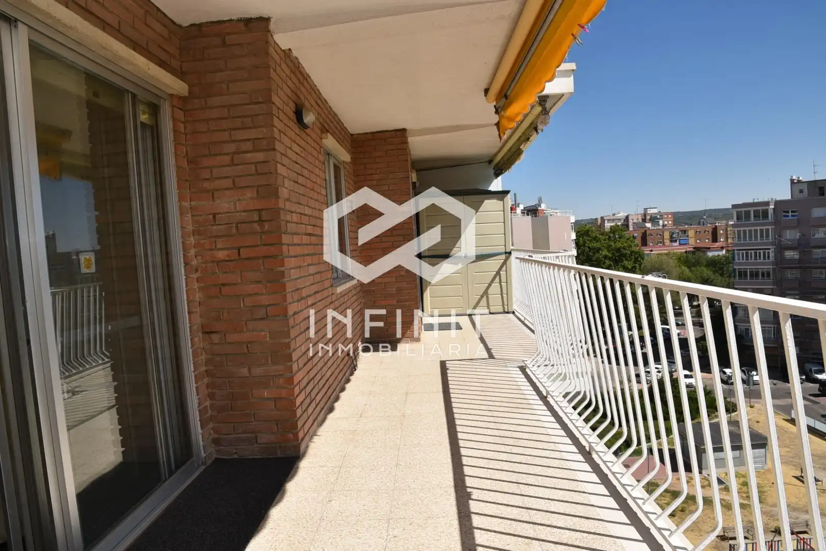Vista exterior de Pis en venda en Alcalá de Henares amb Aire condicionat, Calefacció i Terrassa
