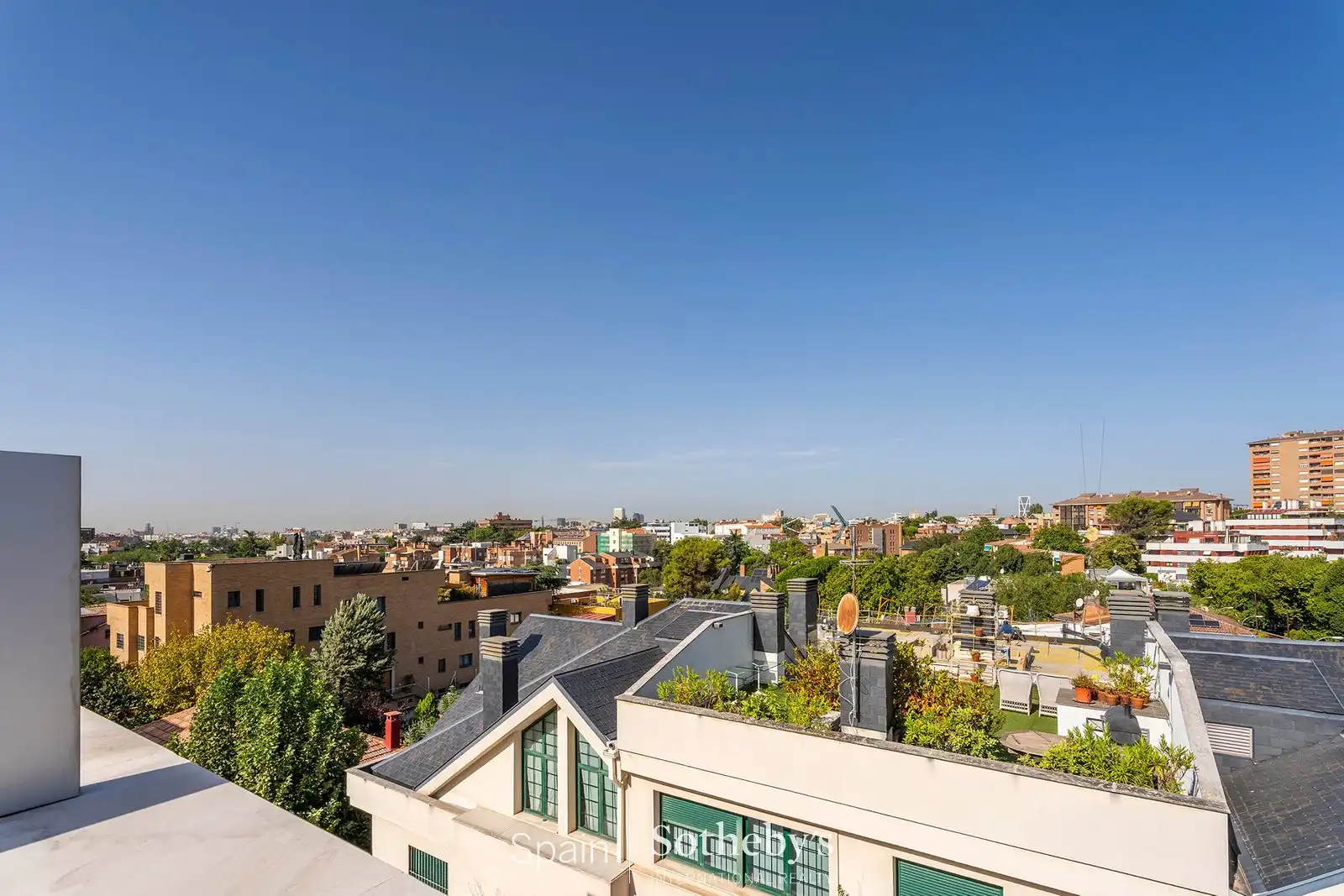 Vista exterior de Casa adosada en venta en Madrid con Aire acondicionado, Calefacción y Jardín privado