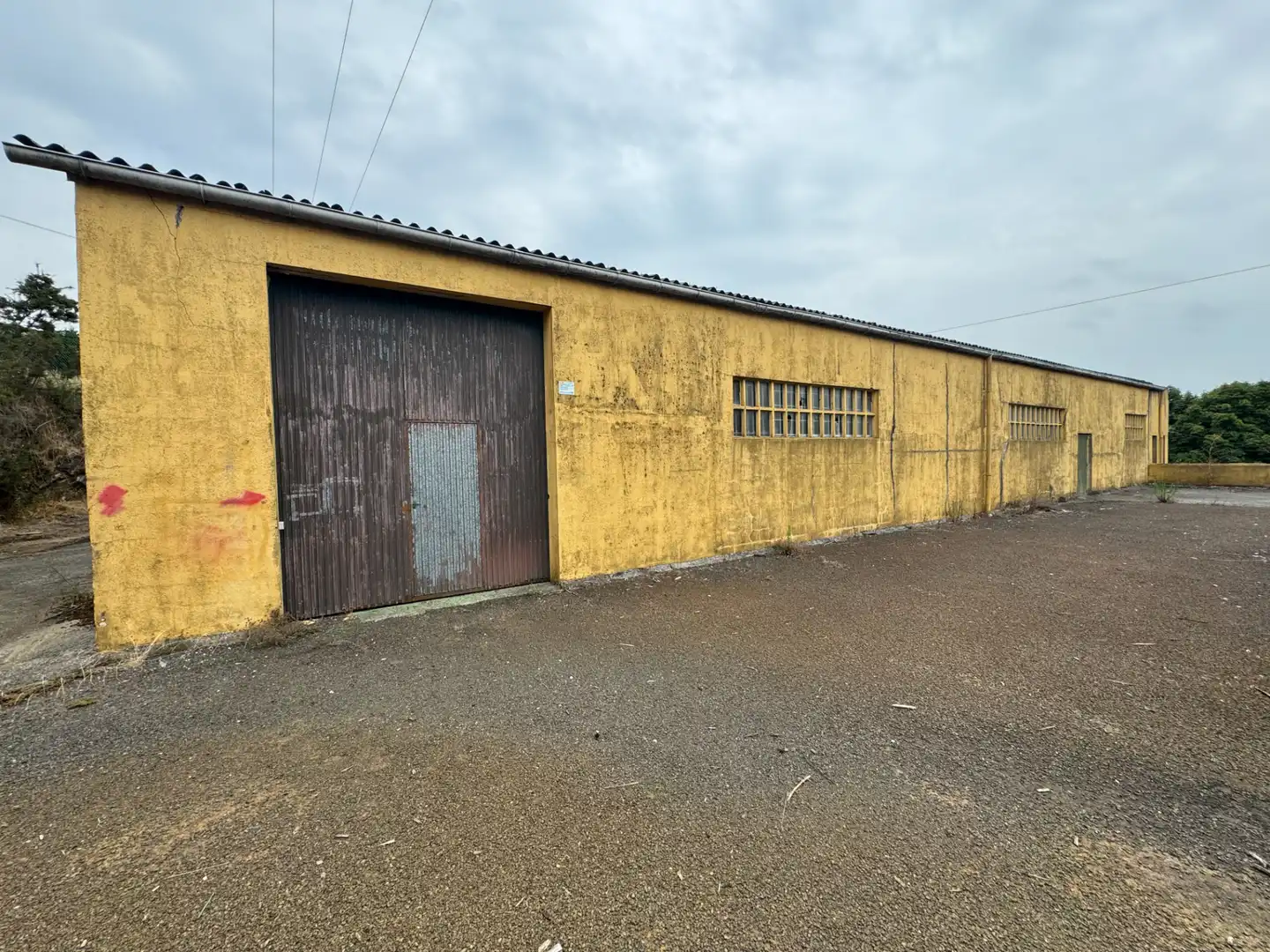 Vista exterior de Nau industrial en venda en Santiago de Compostela 
