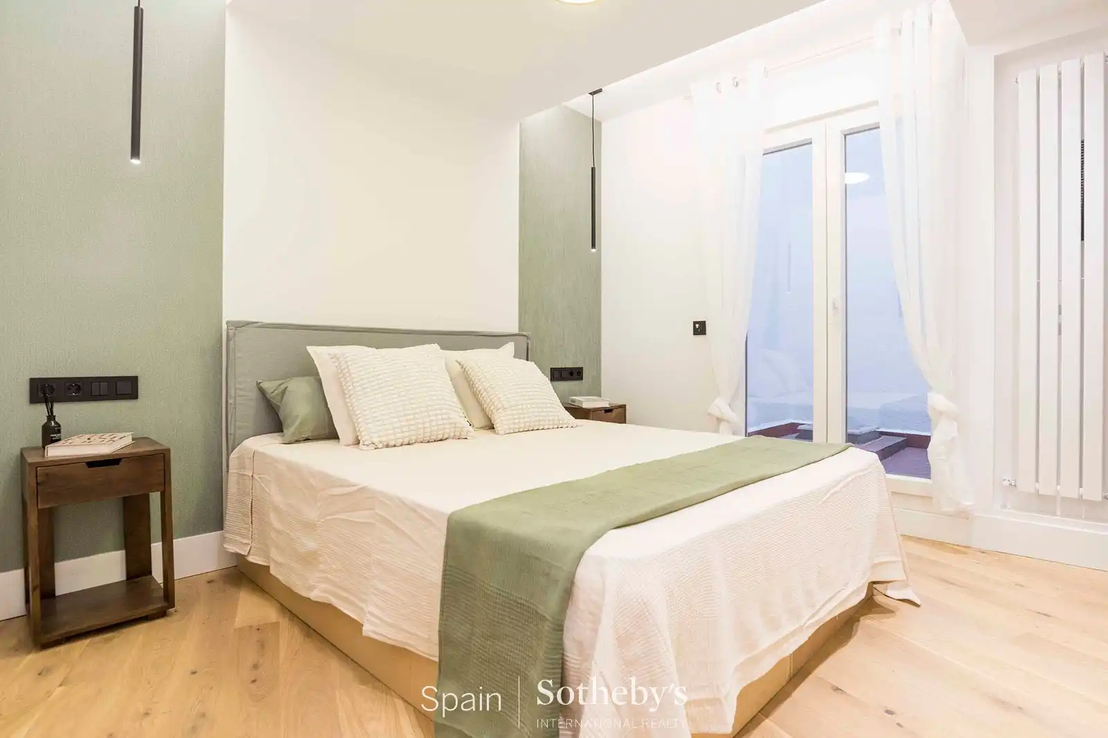 Bedroom of Apartments for sale in Madrid  with Air Conditioner