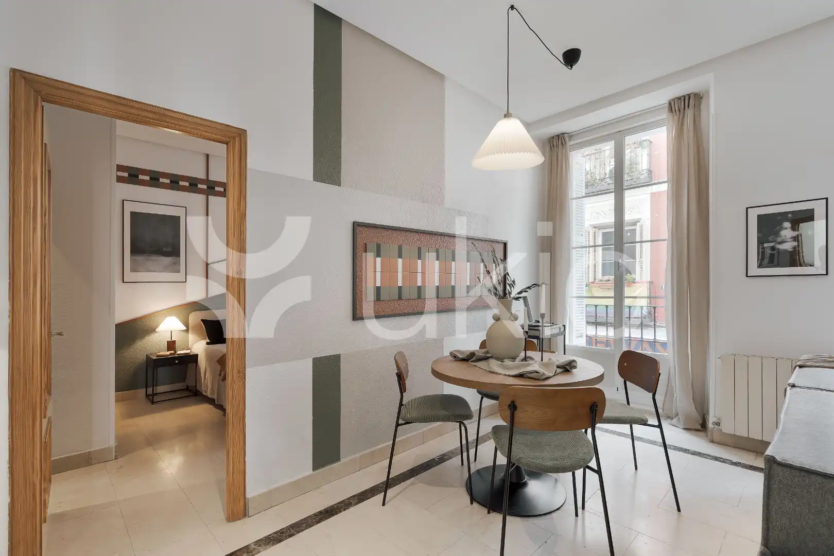 Menjador de Apartament de lloguer en Madrid amb Aire condicionat, Calefacció i Moblat