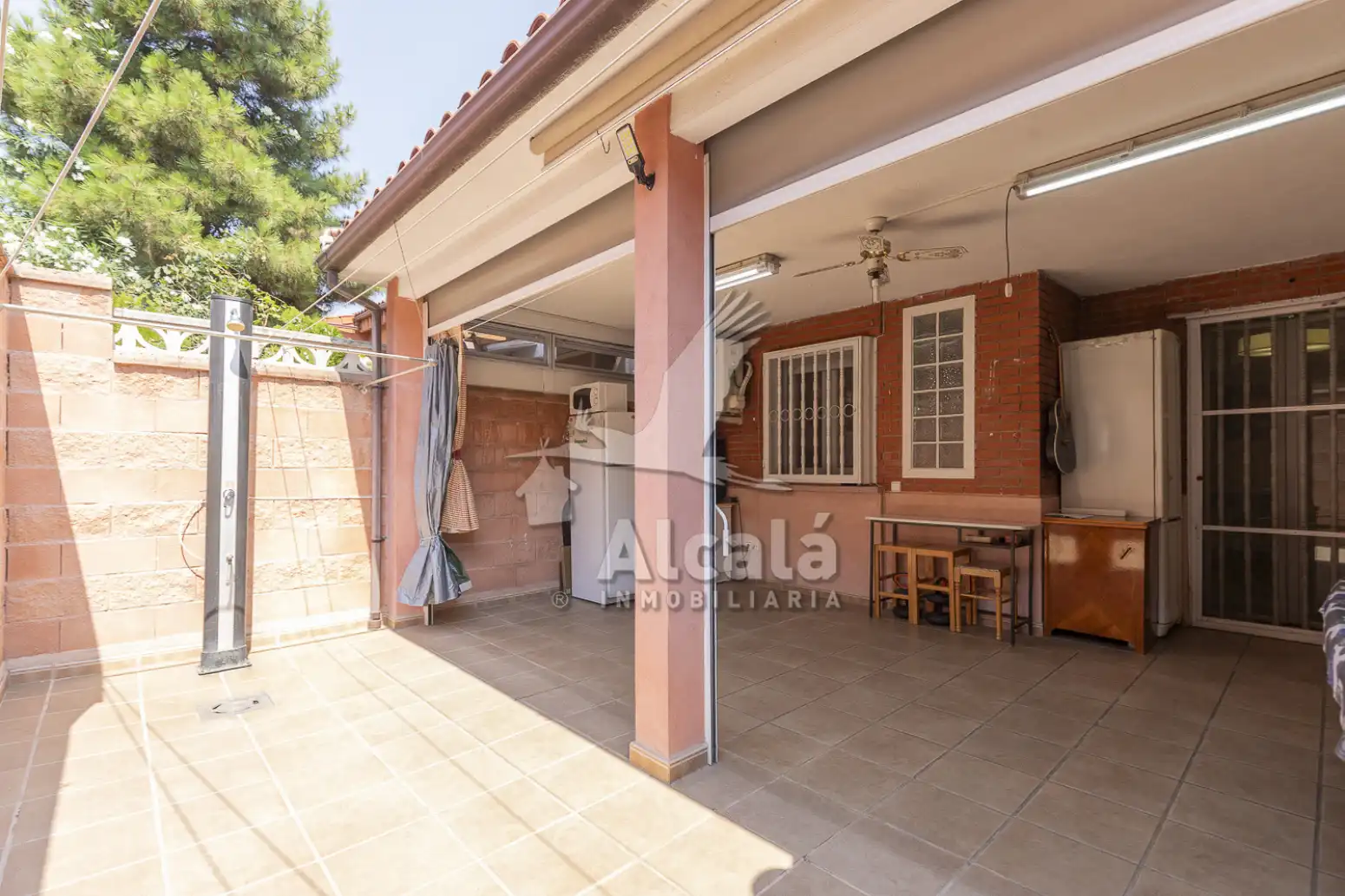 Jardí de Casa adosada en venda en Mejorada del Campo amb Aire condicionat, Calefacció i Traster