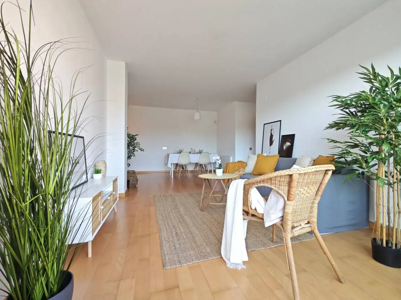 Sala d'estar de Pis de lloguer en Manresa amb Calefacció, Parquet i Terrassa