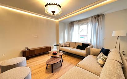 Living room of Flat for sale in  Madrid Capital  with Air Conditioner, Terrace and Balcony