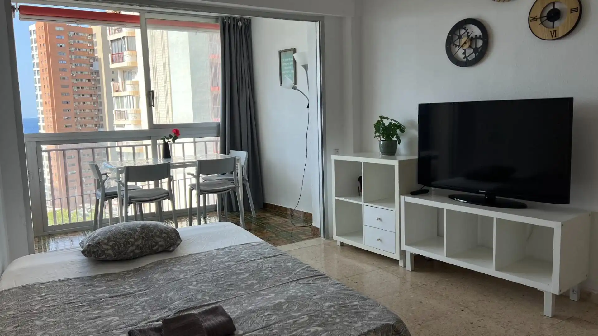 Schlafzimmer von Wohnung zum Verkauf in Benidorm mit Klimaanlage und Möbliert