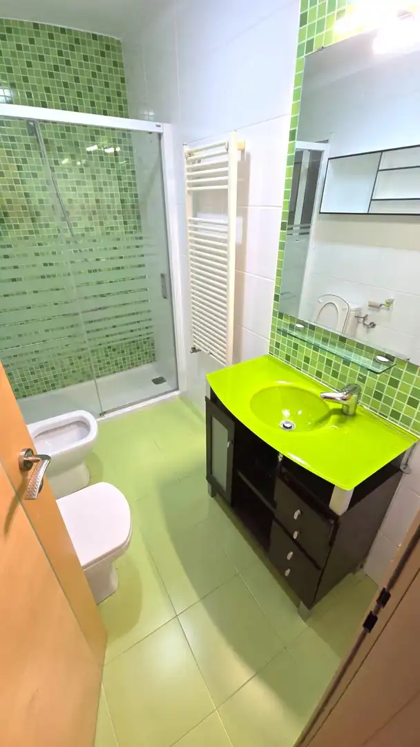 Bany de Apartament de lloguer en Cáceres amb Aire condicionat, Calefacció i Moblat
