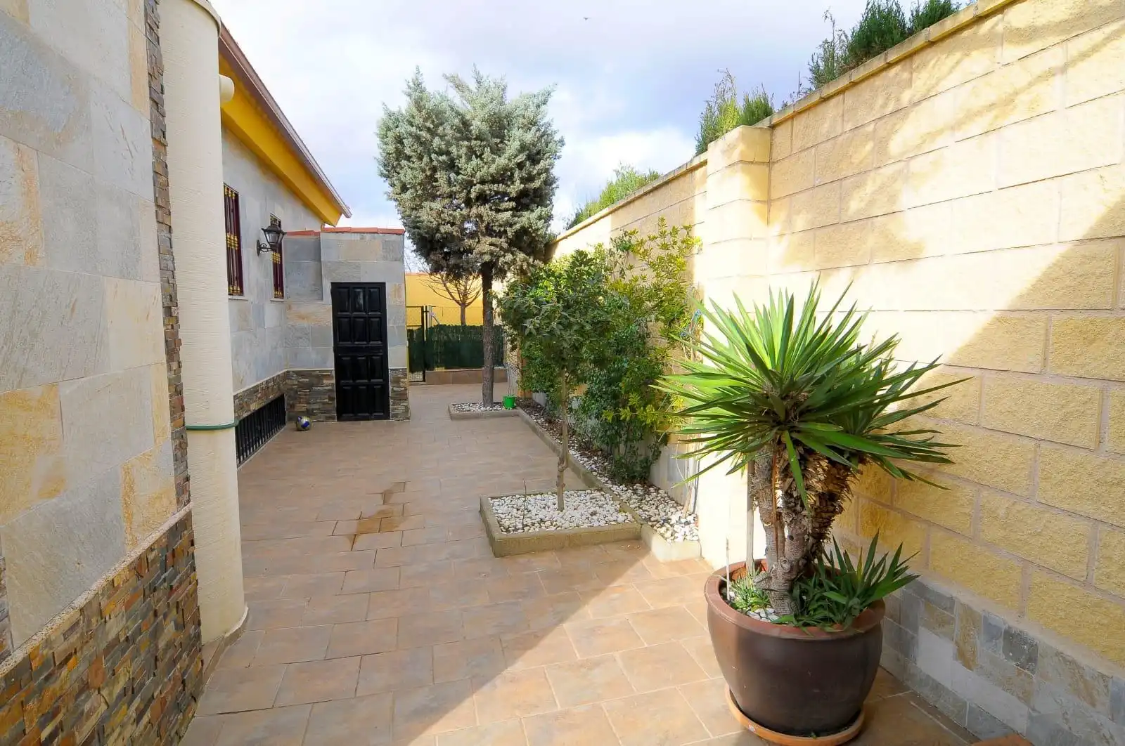 Jardí de Casa o xalet en venda en Valdepeñas amb Terrassa, Piscina i Moblat