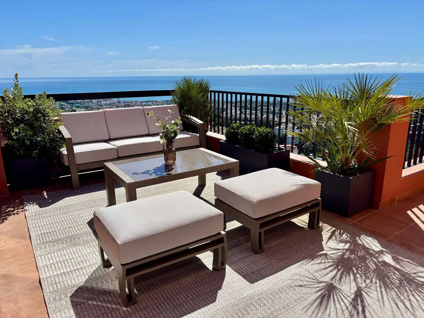 Apartamento con ascensor en venta en Calahonda