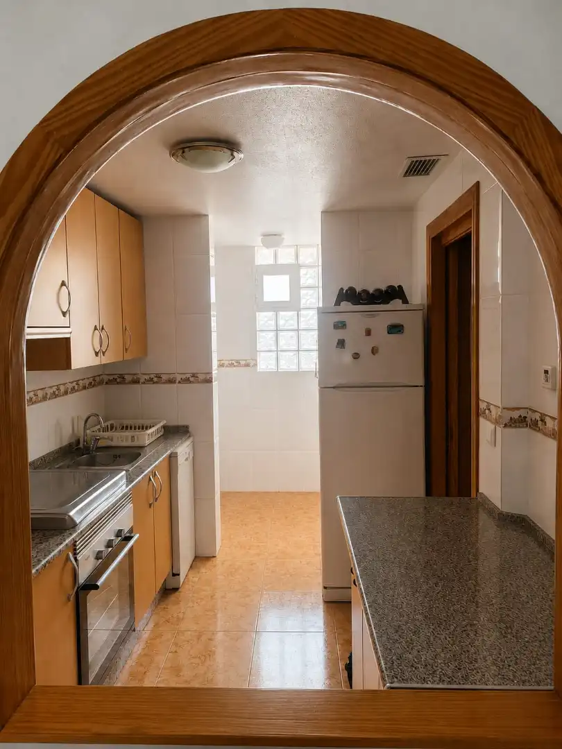 Cuina de Apartament de lloguer en Águilas amb Moblat, Forn i Rentadora