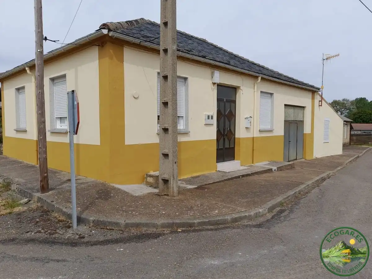 Chalet con jardín en venta en Quintana del Castillo