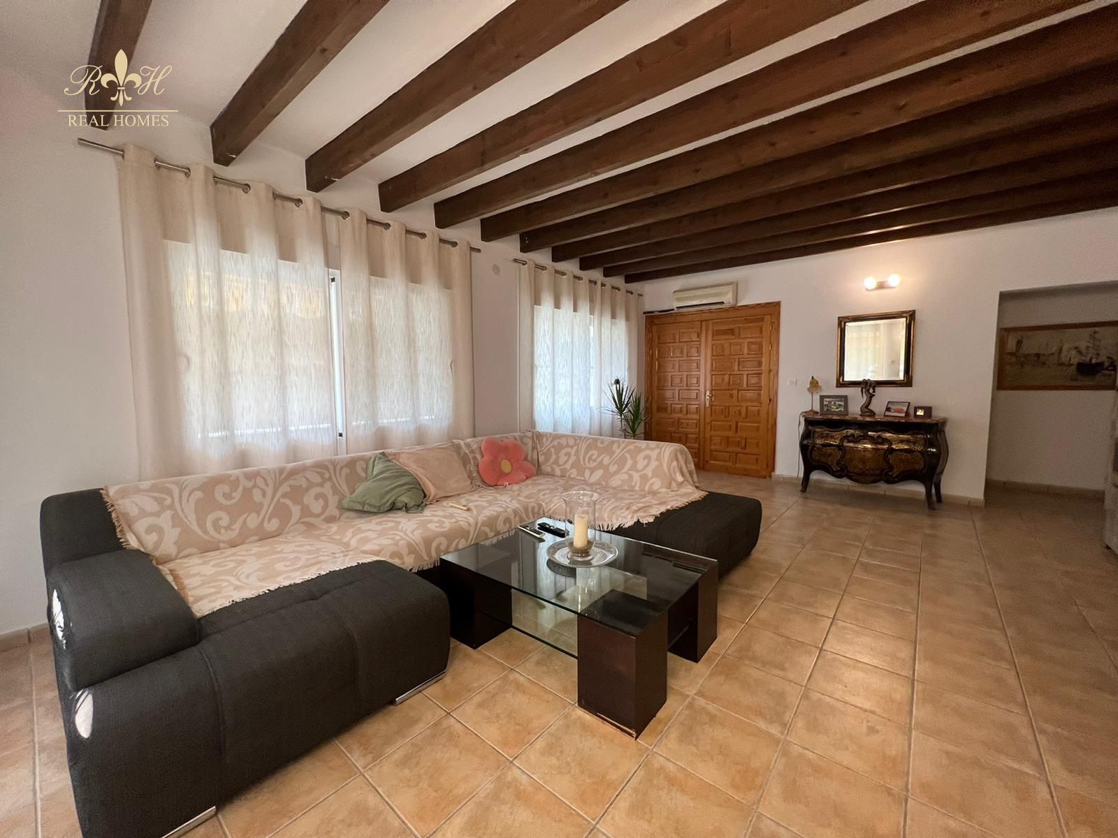 Sala d'estar de Casa o xalet de lloguer en La Nucia amb Aire condicionat, Terrassa i Piscina