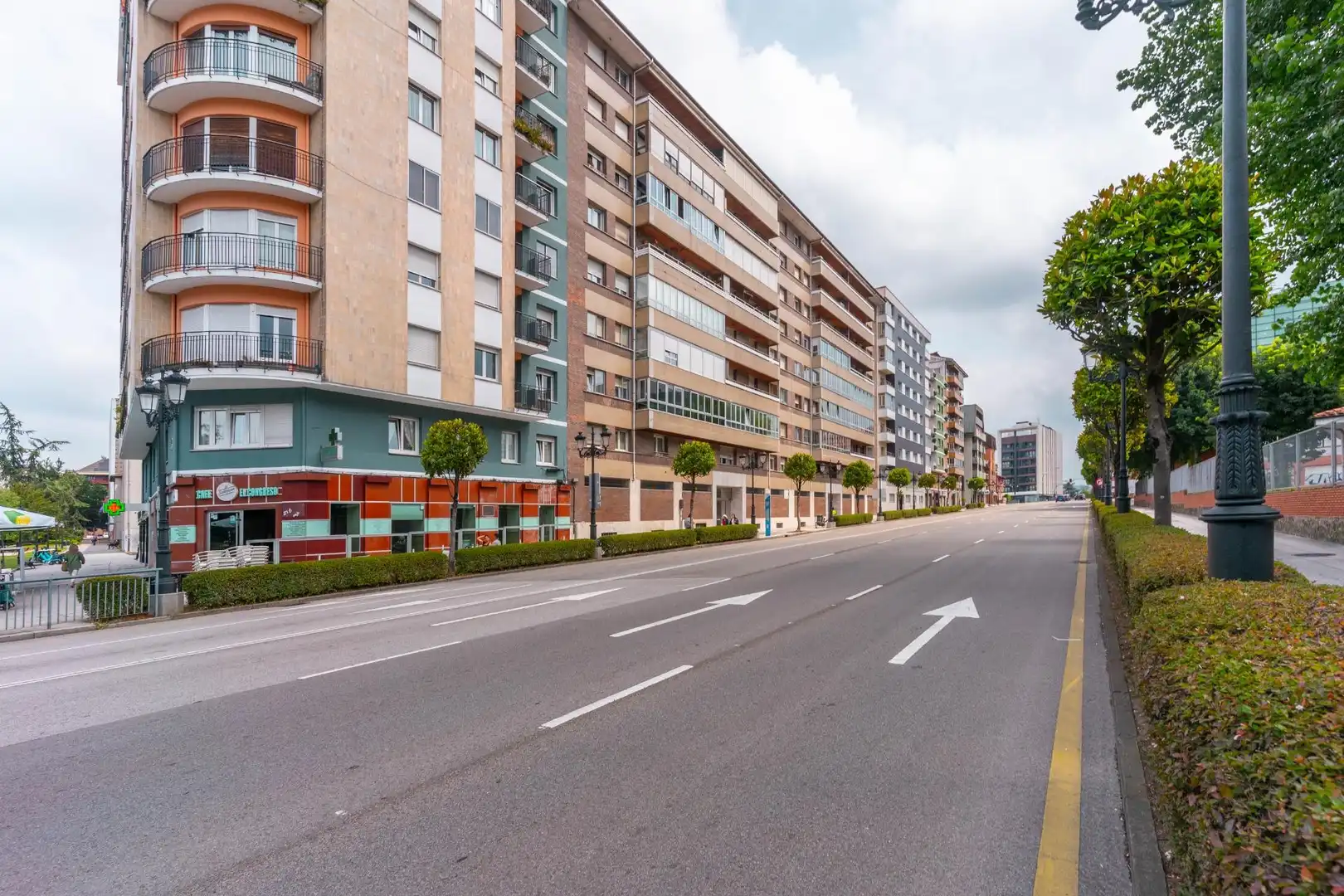 Vista exterior de Pis en venda en Oviedo  amb Calefacció, Terrassa i Traster