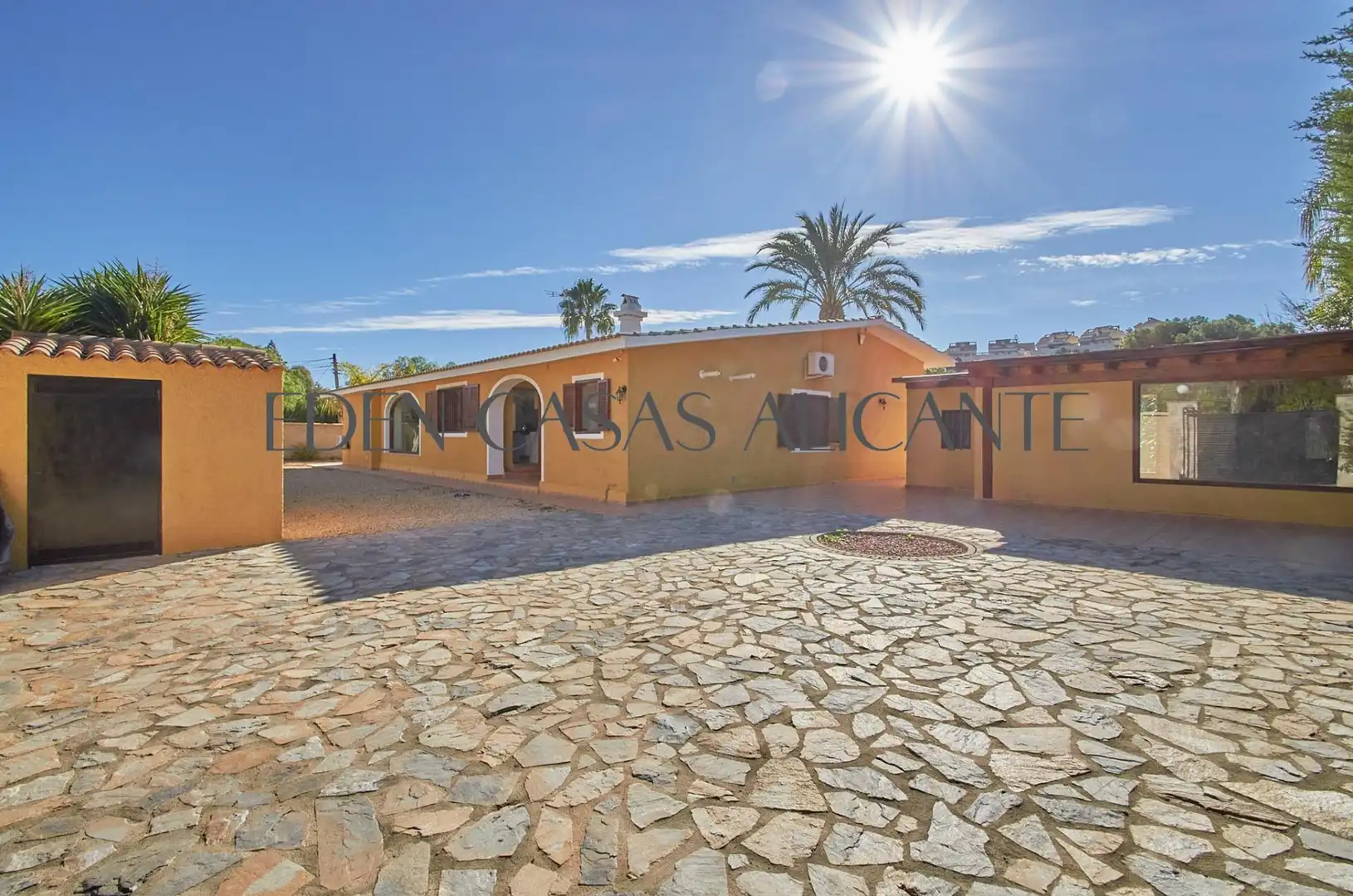 Exterior view of Houses for sale in Mutxamel  with Air Conditioner, Private garden and Terrace