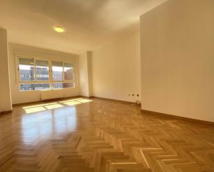 Sala d'estar de Pis de lloguer en Fuenlabrada amb Parquet i Terrassa