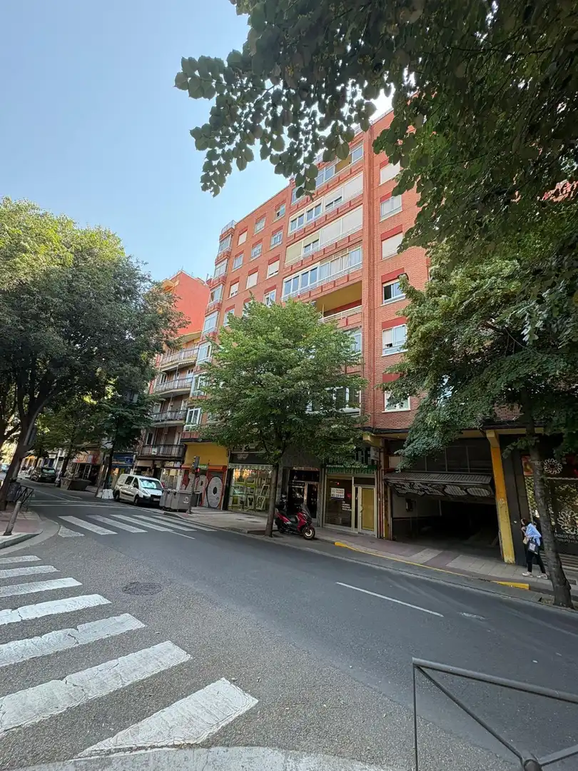 Vista exterior de Pis en venda en Valladolid amb Calefacció