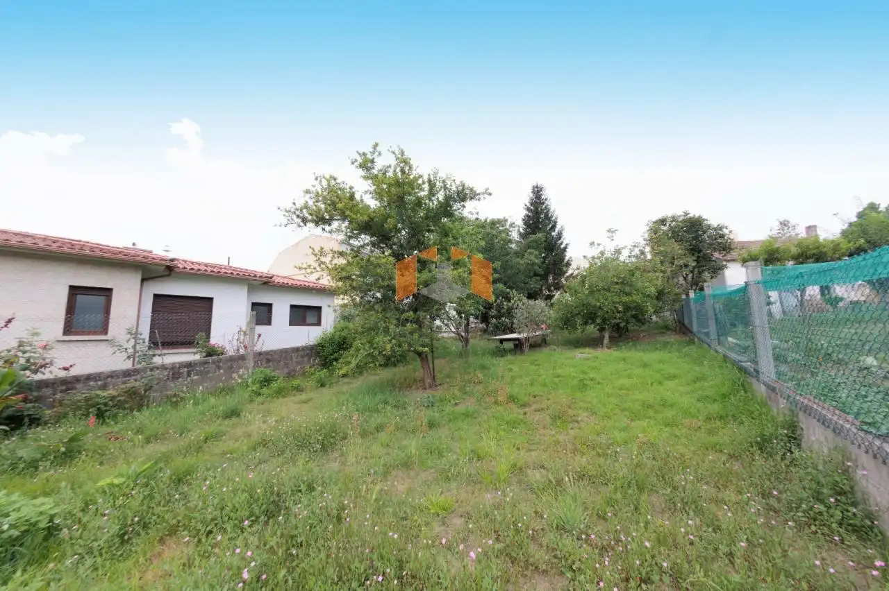 Houses for sale in Vigo   with Heating, Private garden and Parquet flooring