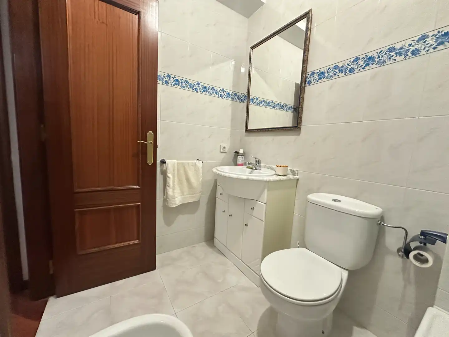 Badezimmer von Wohnung zum Verkauf in Ames mit Heizung, Parkett und Abstellraum