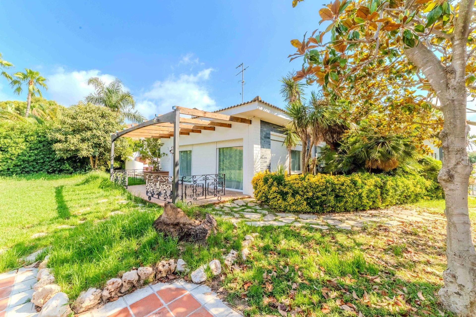 Jardí de Casa o xalet en venda en Cambrils amb Aire condicionat, Calefacció i Jardí privat