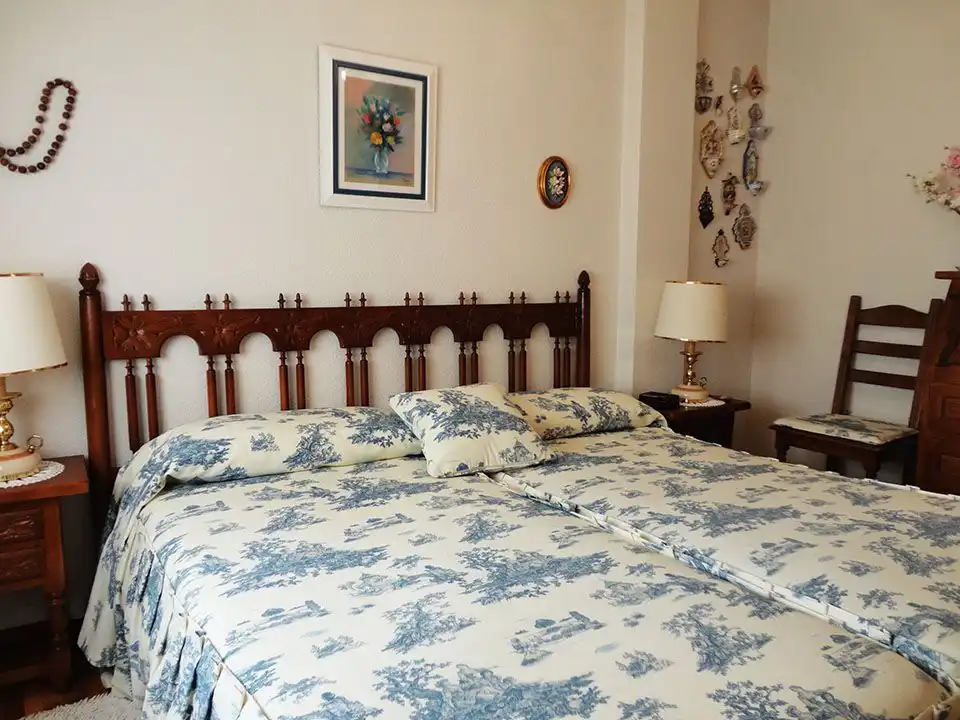 Habitación de Piso en venta en Salas de los Infantes con Calefacción, Terraza y Amueblado