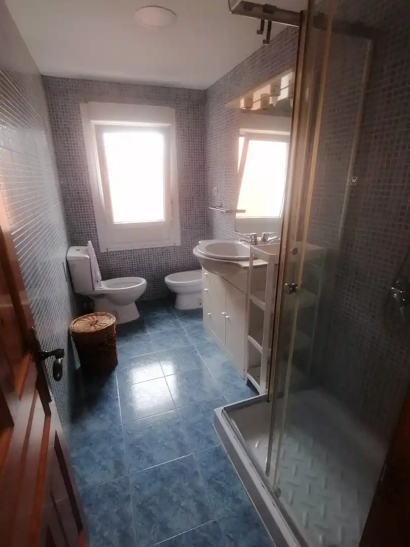 Bathroom of Flat for rent in Gijón   with Heating, Parquet flooring and Furnished