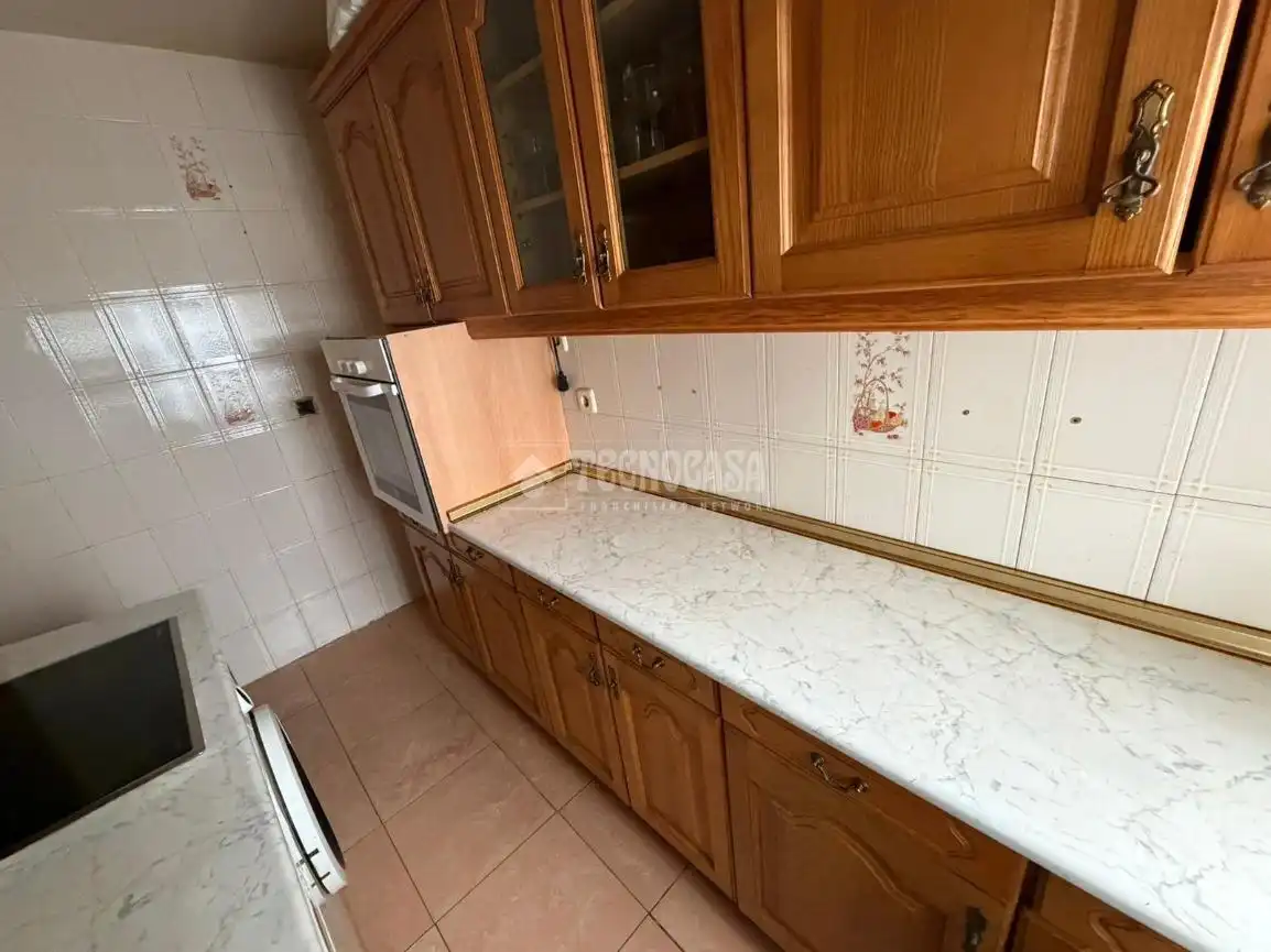Flat for sale in Av. Reyes Católicos, Reyes Católicos