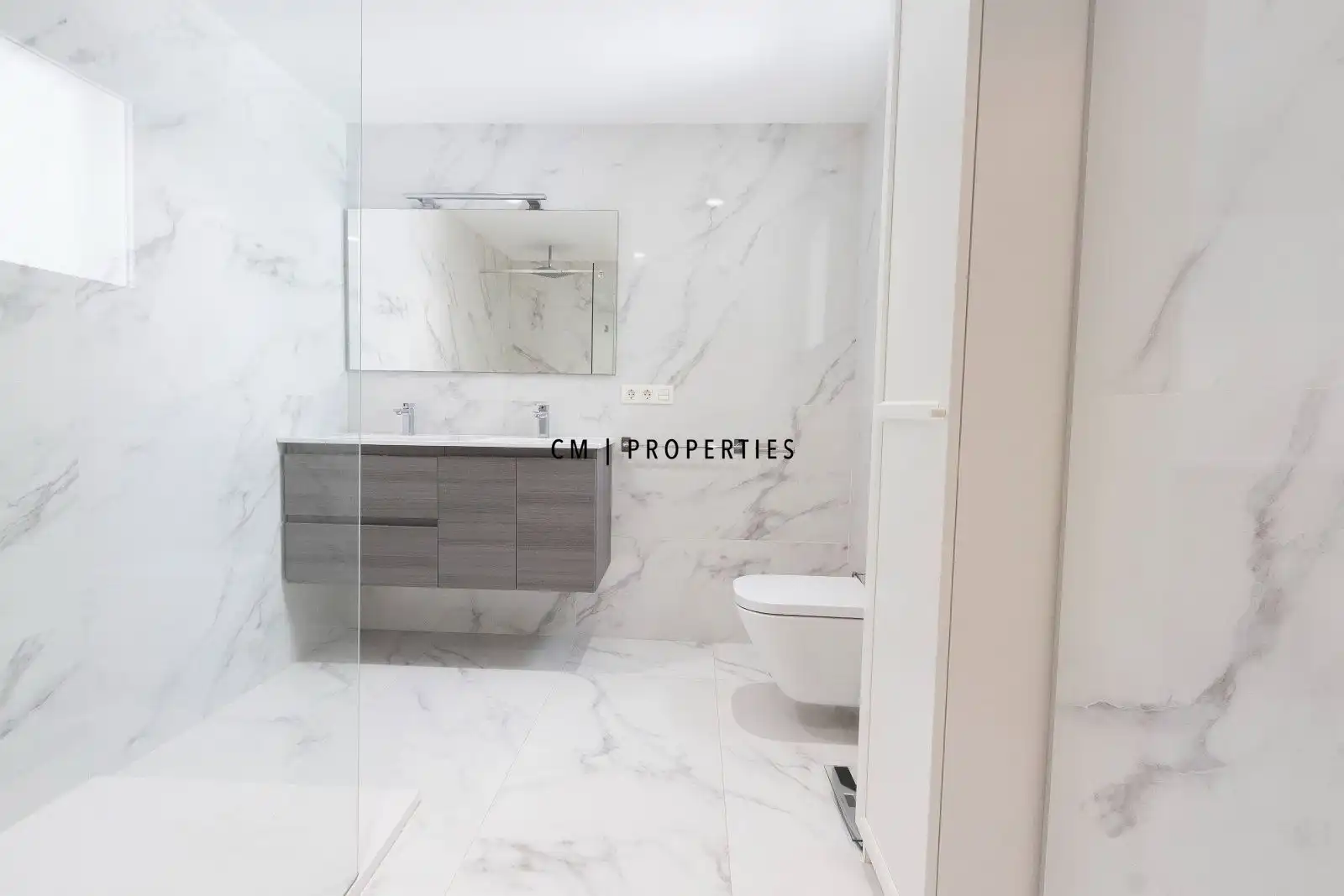 Baño de Piso de alquiler en Valencia con Aire acondicionado, Parquet y Amueblado