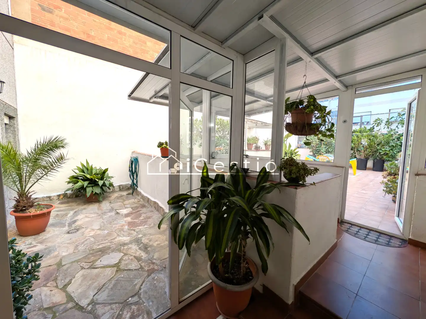 Terrassa de Casa adosada en venda en Santa Coloma de Gramenet amb Aire condicionat, Calefacció i Jardí privat