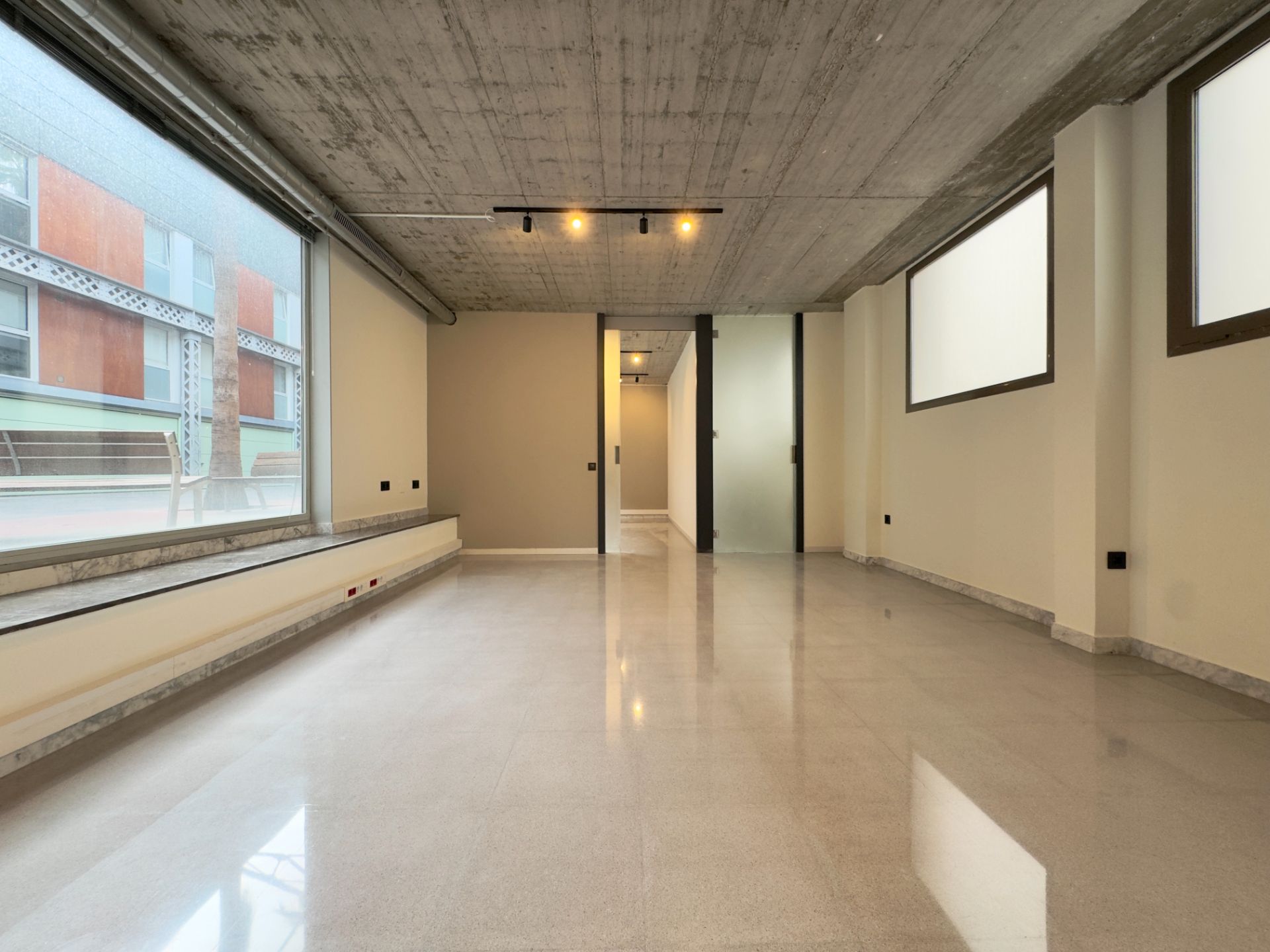 Local en venta en Terrassa con Aire acondicionado, Calefacción y Parquet