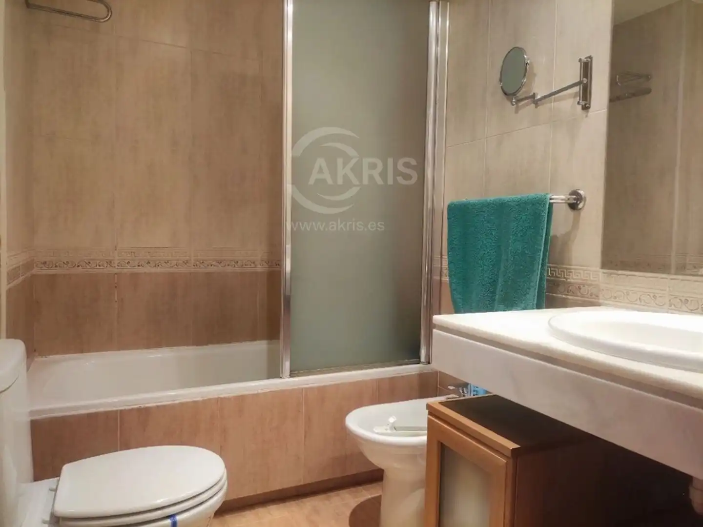 Bathroom of Flat for rent in Toledo  with Air Conditioner, Heating and Furnished