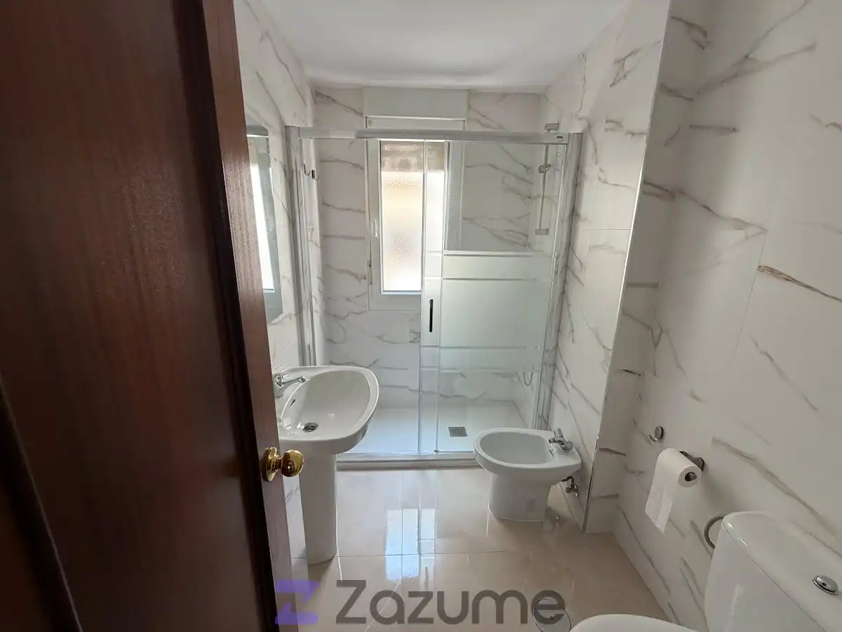 Bathroom of Flat for rent in Santander  with Heating, Parquet flooring and Storage room