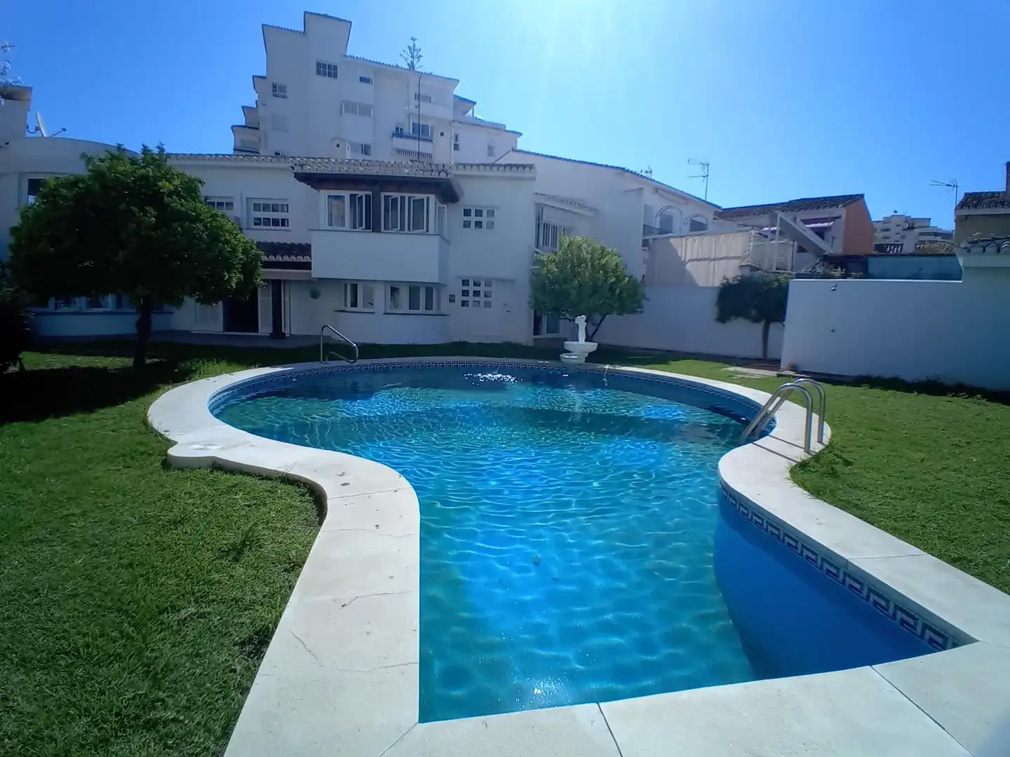 Chalet con piscina en venta en Calle Calle Antequera, imagen 2