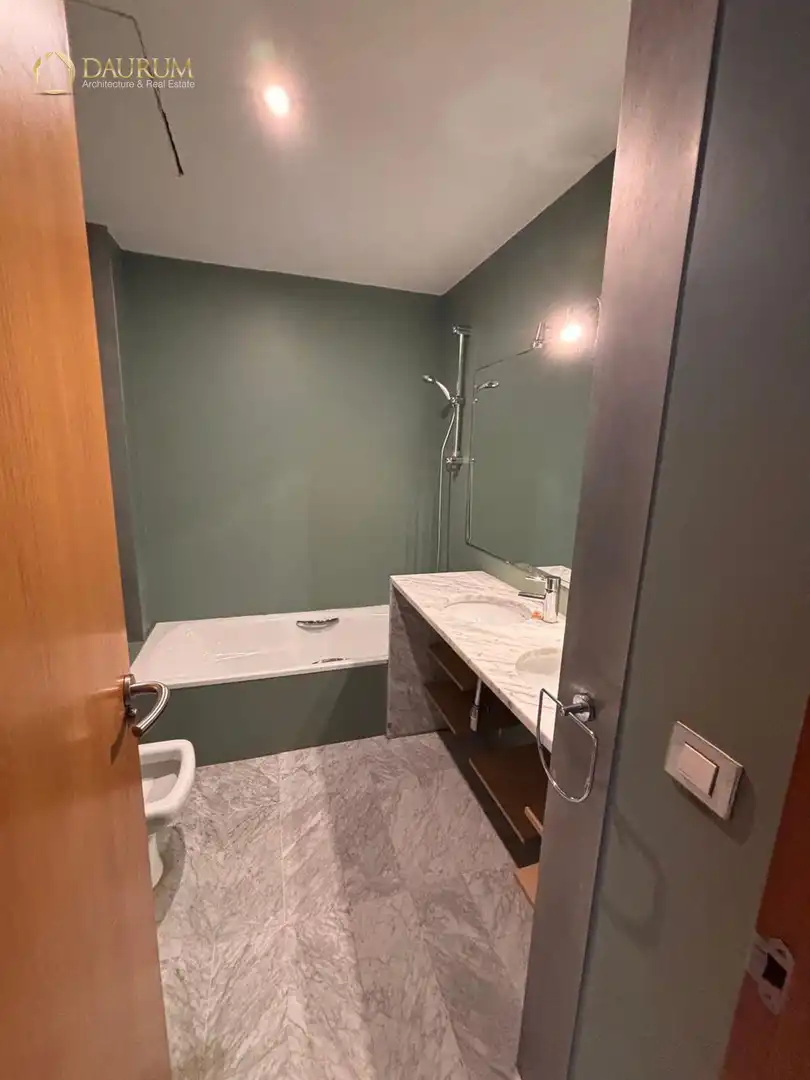 Duplex with lift for sale in Casco Antiguo, imagen 9