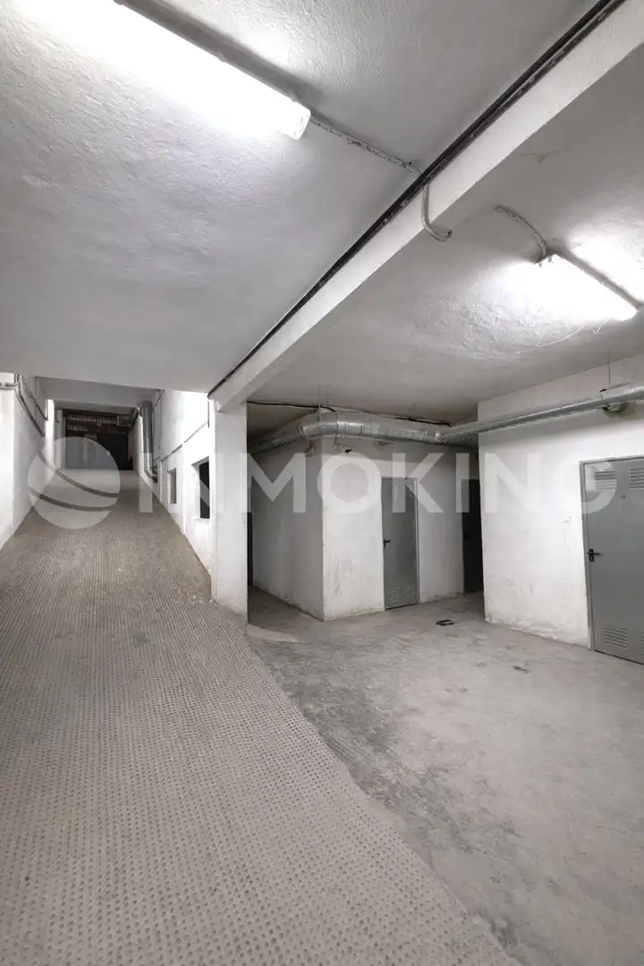 Parking de Nave industrial en venta en Madrid
