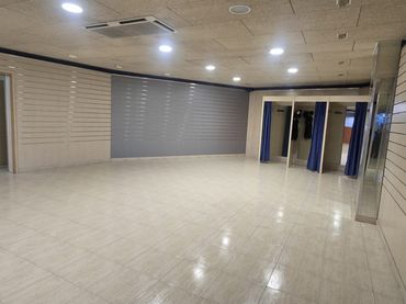 Locale commerciale in affitto a Carrer de Donya Blanca 108