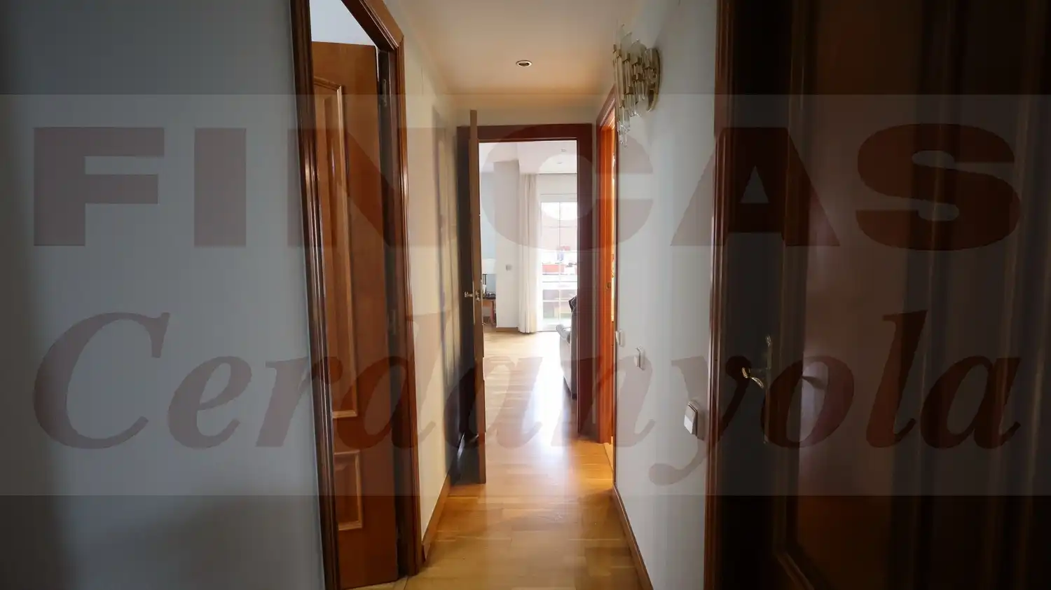 Piso en venta en Cerdanyola del Vallès con Calefacción, Parquet y Balcón