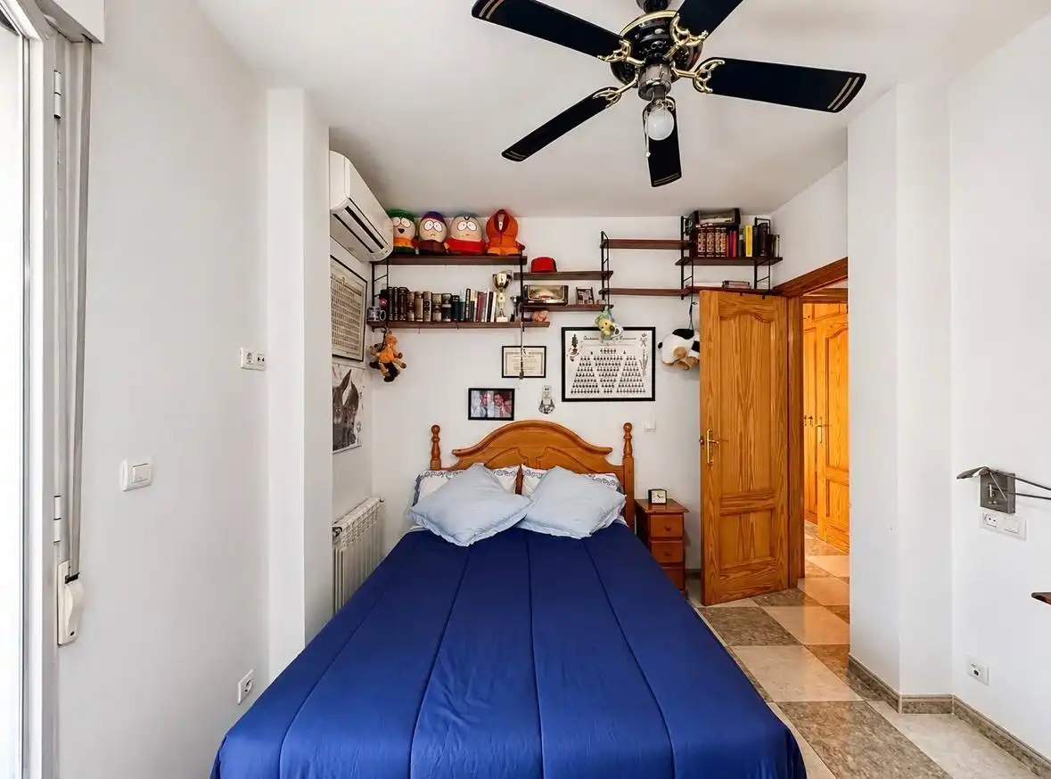Habitación de Casa adosada en venta en Fuente Vaqueros con Aire acondicionado, Calefacción y Terraza