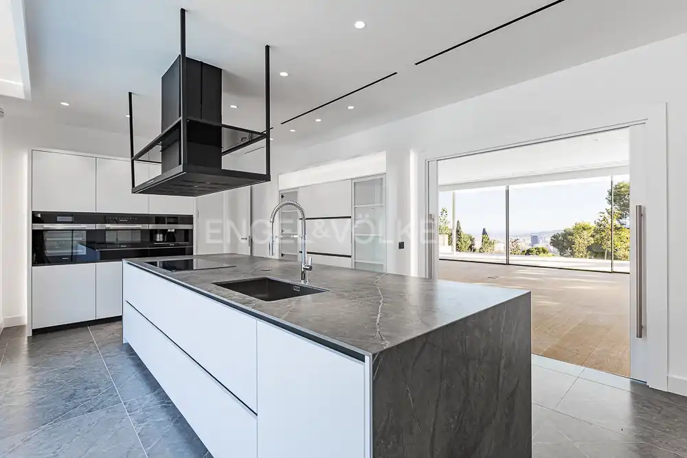 Cocina de Casa o chalet en venta en Barcelona con Aire acondicionado, Calefacción y Jardín privado