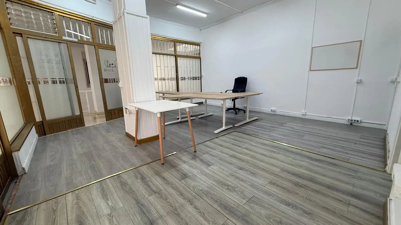 Commercial properties for rent in Arona  with Air Conditioner, Parquet flooring and Internet